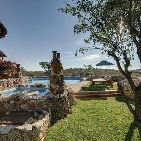 Eagle Tented Lodge & Spa オカウクエジョ エクステリア 写真