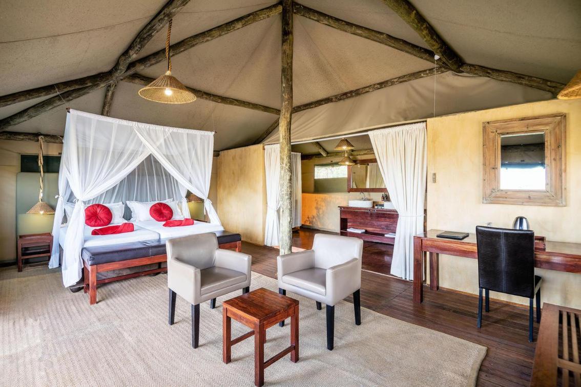 Eagle Tented Lodge & Spa オカウクエジョ エクステリア 写真