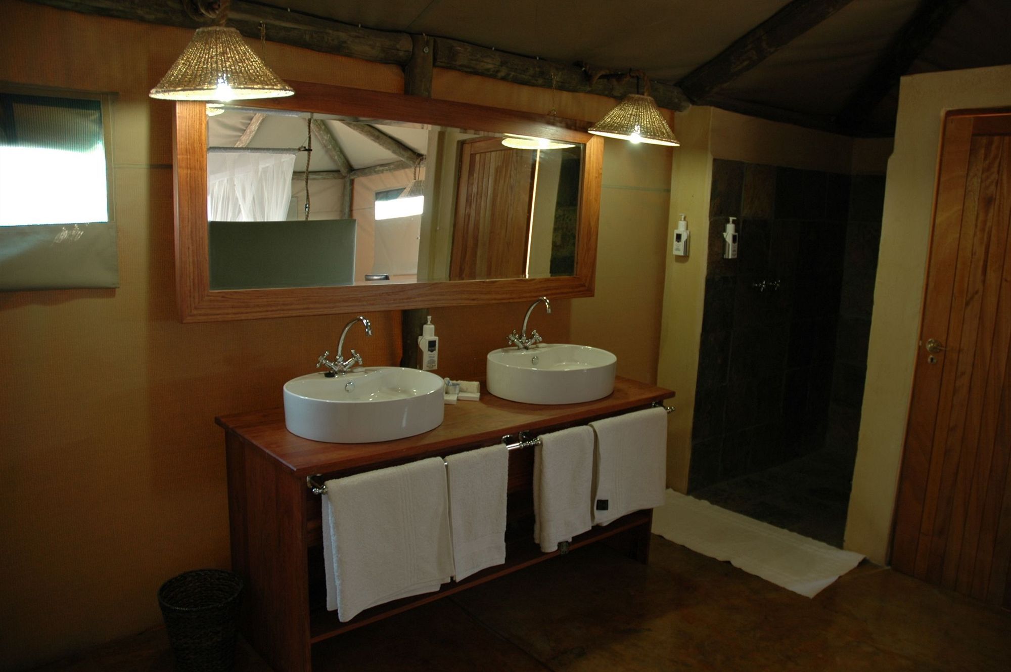 Eagle Tented Lodge & Spa オカウクエジョ エクステリア 写真